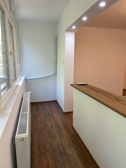 Apartament cu 3 camere semidecomandat, mobilat în Berceni