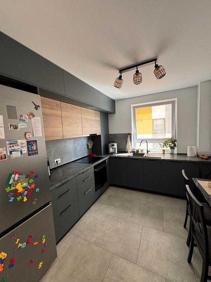 Apartament cu 2 camere decomandat în Tractorul