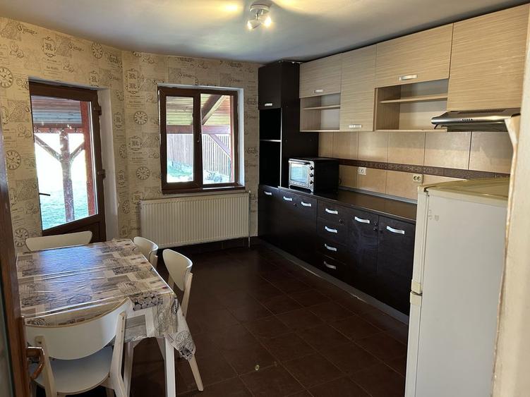 Casă cu 4 camere în Horia