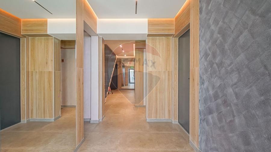 Apartament cu 3 camere decomandat, mobilat în Tractorul