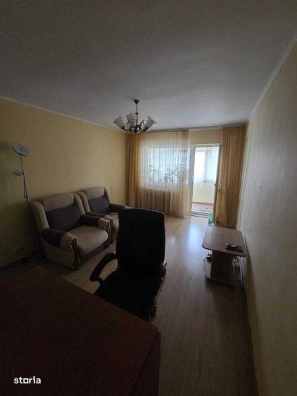 Apartament cu 3 camere decomandat, mobilat în Central