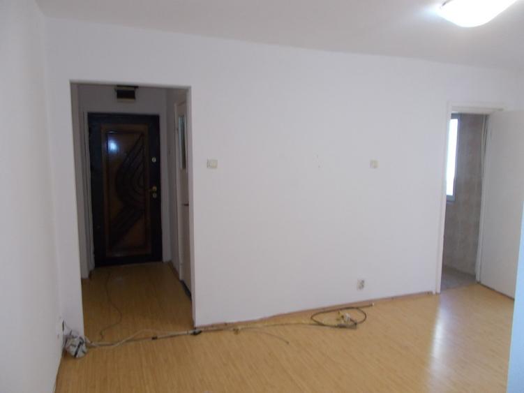 Apartament cu 3 camere semidecomandat în Șagului