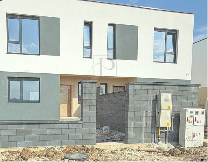 Duplex cu 4 camere cu Teren 300 Mp în Moșnița Nouă