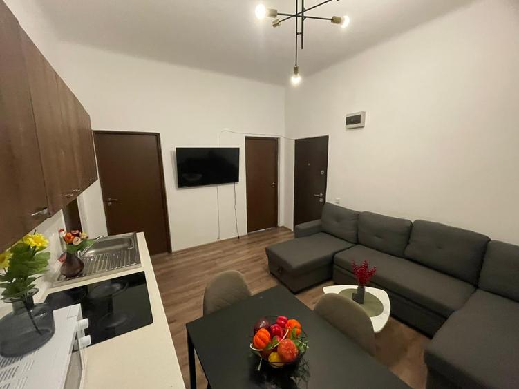 Apartament cu 4 camere decomandat în P-ța Universității