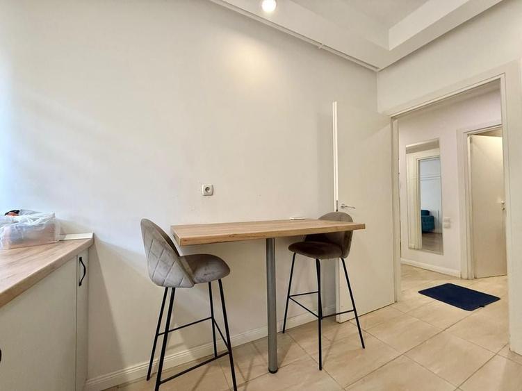 Apartament cu 3 camere decomandat în Ștefăneștii de Jos