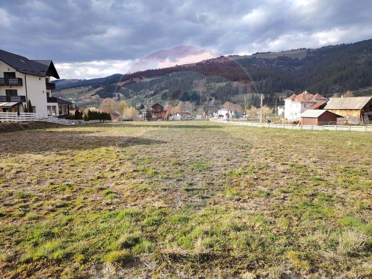 Teren Construcții intravilan de 1660 mp, în Periferie