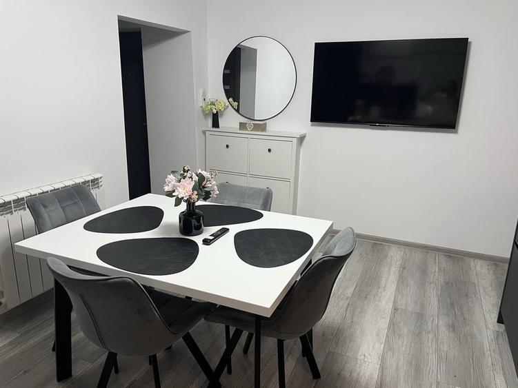 Apartament cu 3 camere semidecomandat în Ghiroda