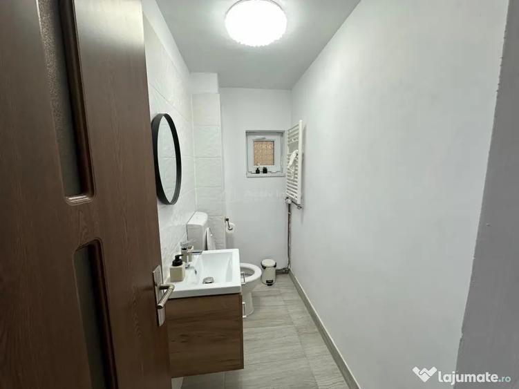 Apartament cu 3 camere decomandat, mobilat în Central