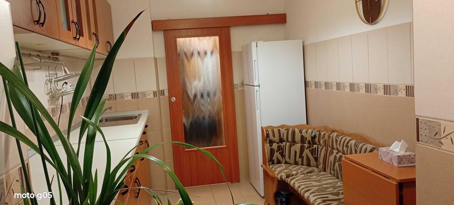 Apartament cu 3 camere decomandat, mobilat în B-dul București