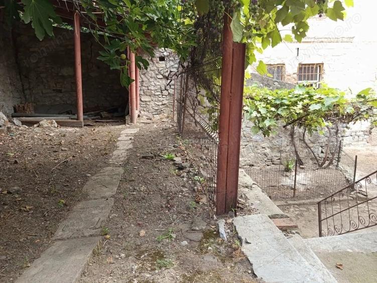 Casă cu Teren 243 Mp în Vest