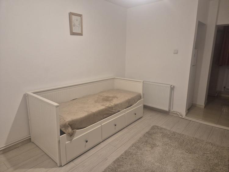 Garsonieră decomandată în Central