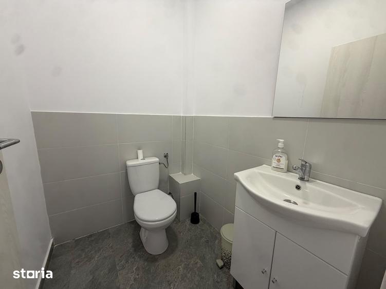 Spațiu comercial, de 440 mp, în Domnești