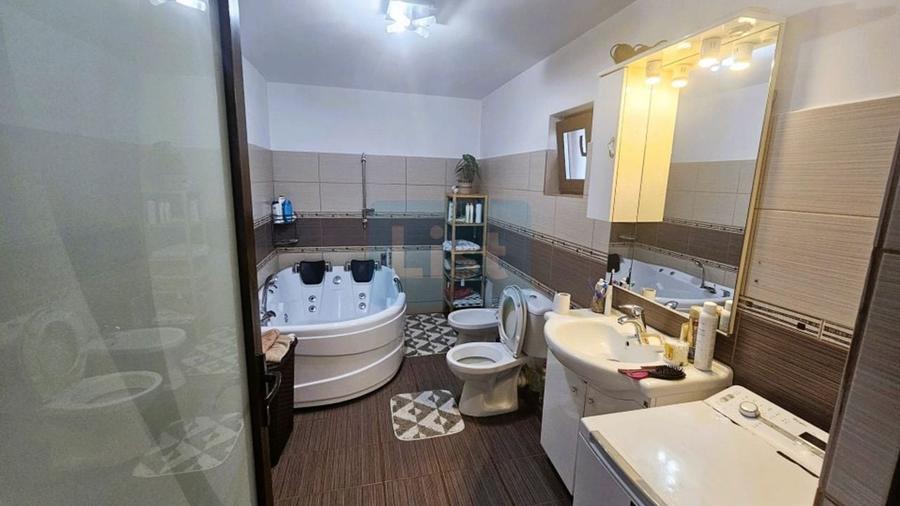 Casă cu 4 camere cu Canalizare în Central