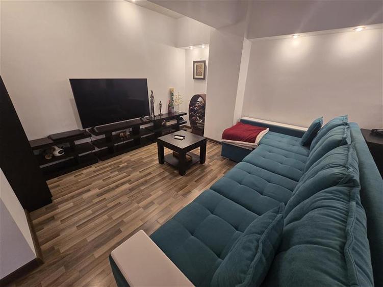Apartament cu 2 camere decomandat, mobilat în Casa de Cultură