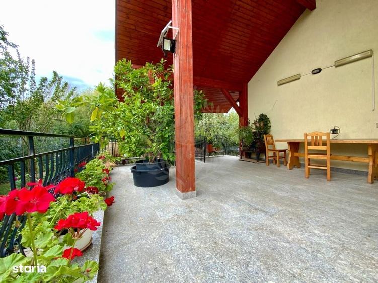 Casă cu 4 camere decomandat în Central