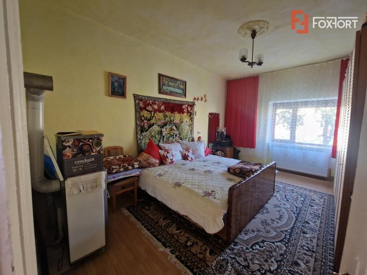 Casă individuală cu 4 camere cu Canalizare în Central