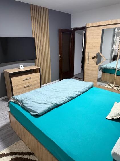 Apartament cu 3 camere semidecomandat, mobilat în Micro 15