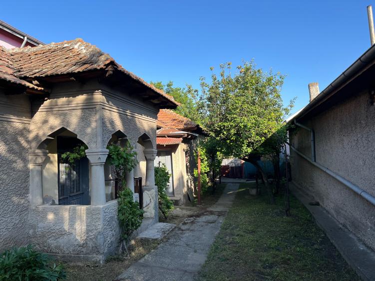 Casă cu 4 camere în Central