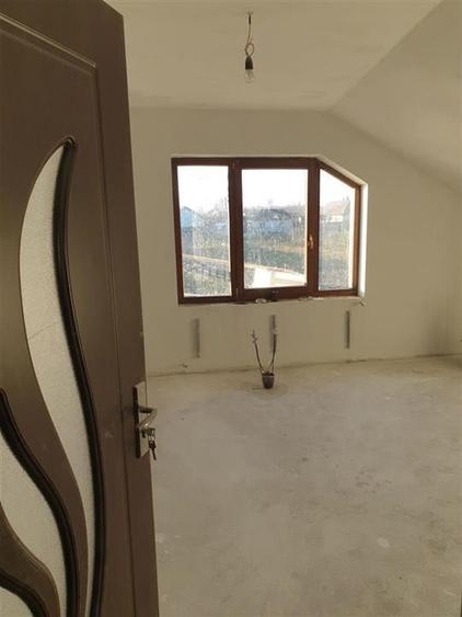Casă individuală cu 5 camere cu Teren 1480 Mp în Biharia