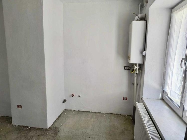 Apartament cu 3 camere decomandat în Petros