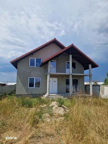 Casă cu 4 camere cu Teren 200 Mp în Șimian