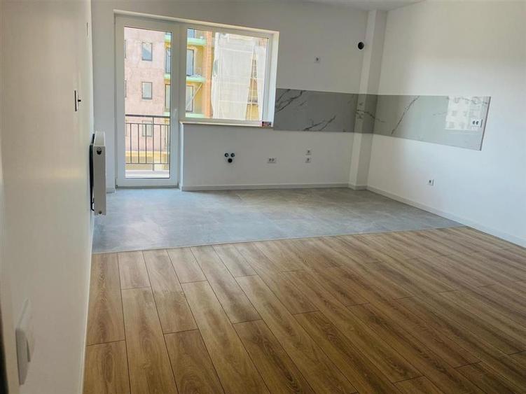 Apartament cu 2 camere decomandat în Tractorul