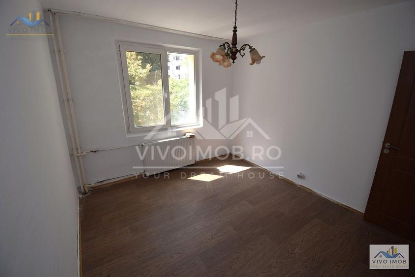 Apartament cu 3 camere semidecomandat în Titan