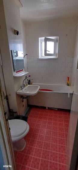 Apartament cu 3 camere decomandat în Ștefan cel Mare