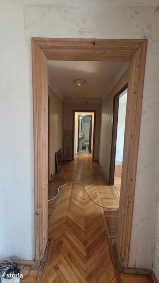 Apartament cu 4 camere decomandat în 1 Mai