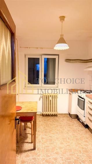 Apartament cu 3 camere semidecomandat, mobilat în 1 Mai