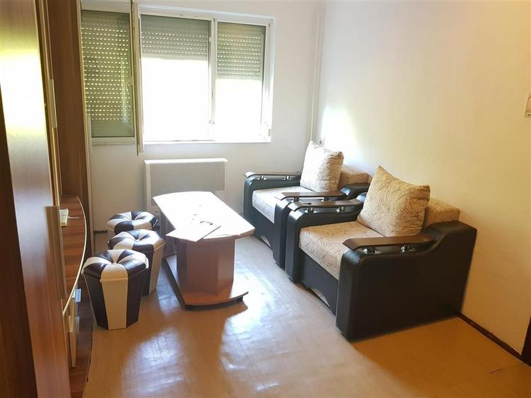 Apartament cu 3 camere semidecomandat în Viziru 1