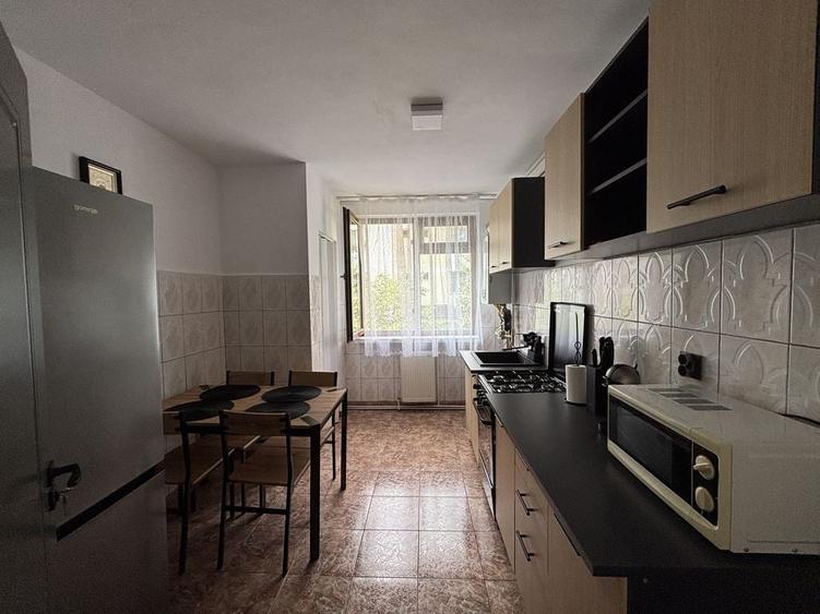 Apartament cu 2 camere decomandat în Precista