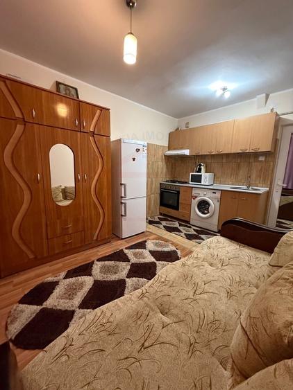 Apartament cu 2 camere semidecomandat, mobilat în Micro 19
