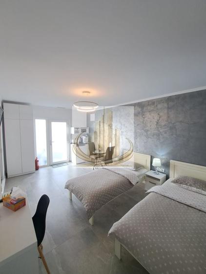 Casă individuală cu 10 camere cu Piscina în Giarmata