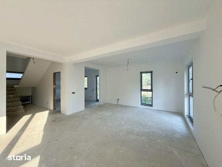 Casă cu 4 camere cu Teren 493 Mp în Corbeanca