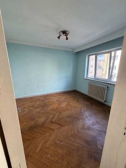 Apartament cu 2 camere decomandat în Precista