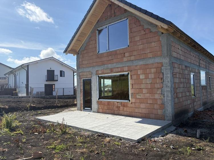Casă cu 4 camere în Daia