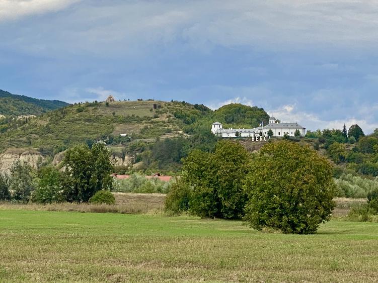 Spațiu industrial, de 2,500 mp, în Berca