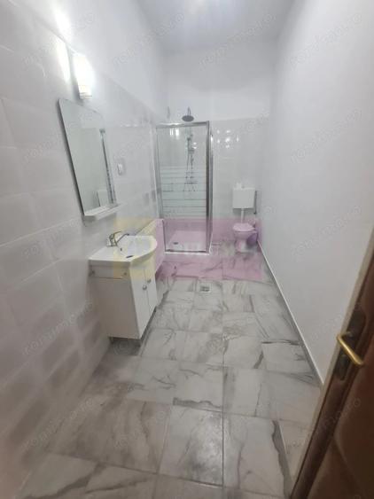 Casă cu 3 camere cu Canalizare în Central