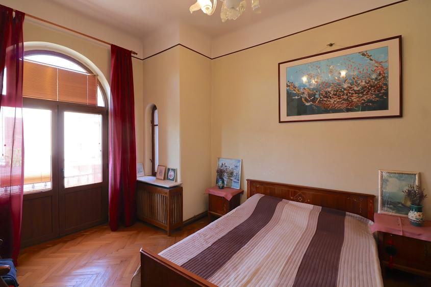 Apartament cu 3 camere semidecomandat în P-ța Romană