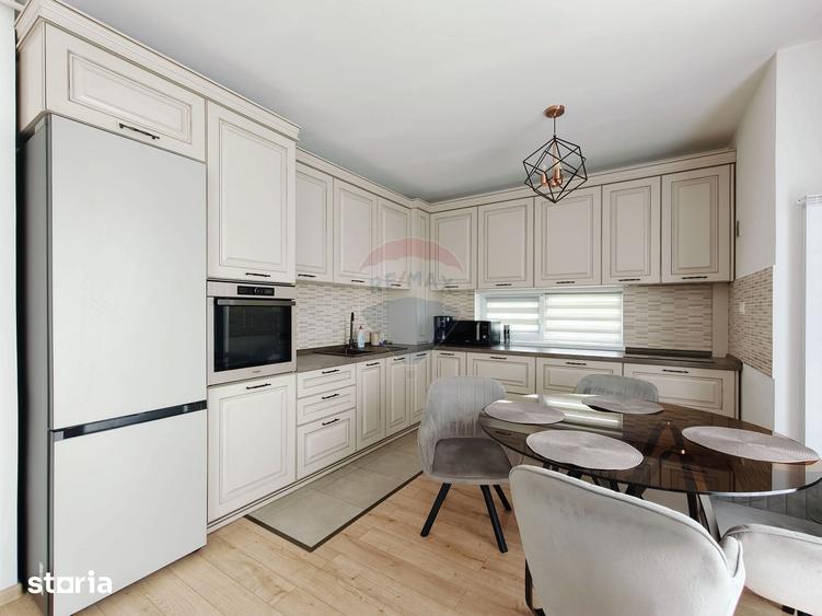 Apartament cu 3 camere în Tractorul