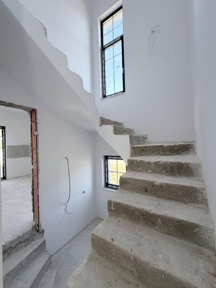 Duplex cu 5 camere cu Canalizare în Buziașului