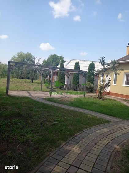 Casă cu 3 camere cu Teren 1600 Mp în Orașul Vechi