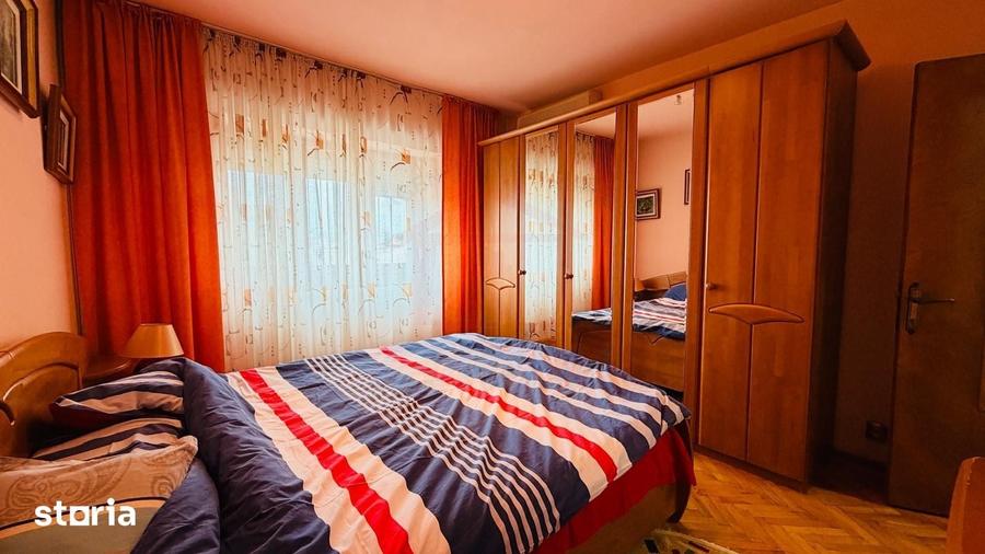 Apartament cu 4 camere decomandat în Piața Centrală