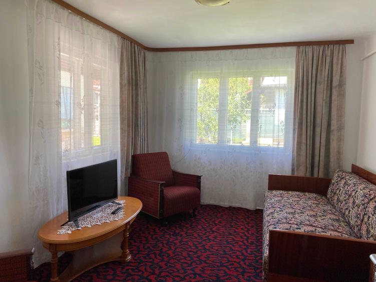 Casă cu 4 camere decomandat în Central
