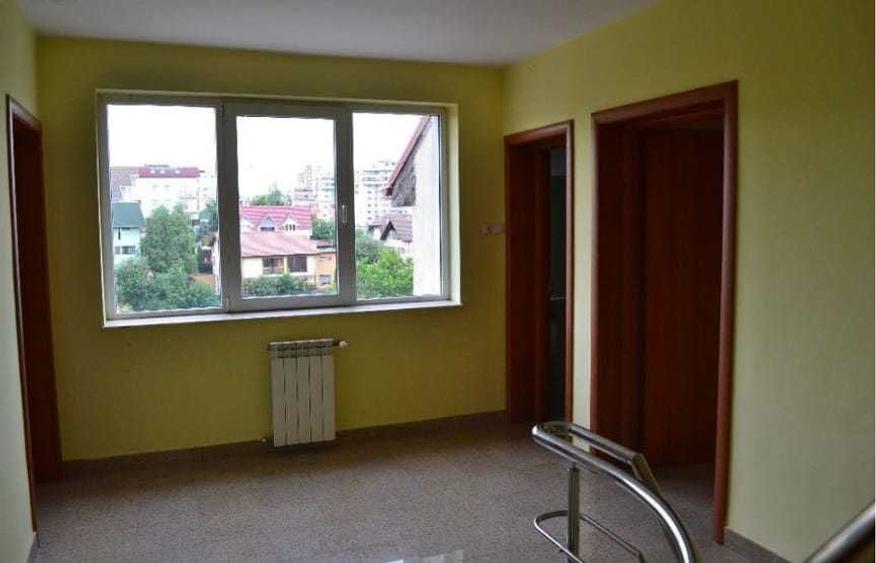 Casă cu 4 camere în Zorilor