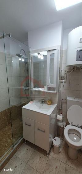 Garsonieră decomandată, mobilată în Tei