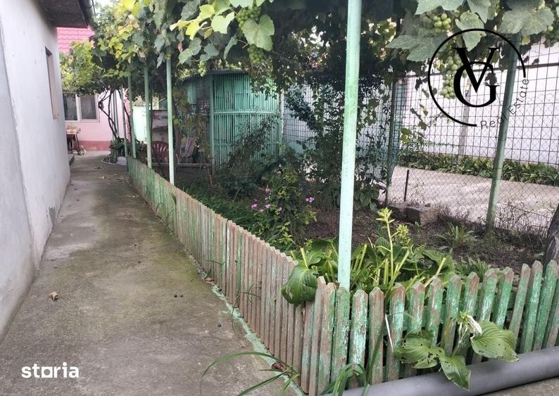 Casă cu 3 camere semidecomandat cu Teren 387 Mp în Lumina