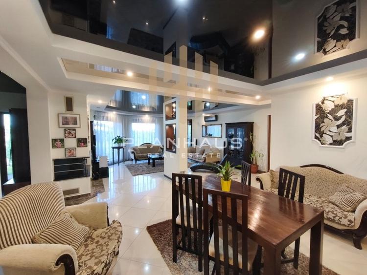 Casă cu 5 camere cu Garaj în Central