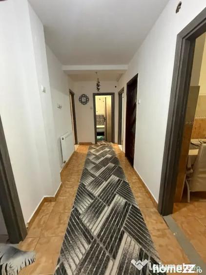 Apartament cu 3 camere decomandat în Calea București